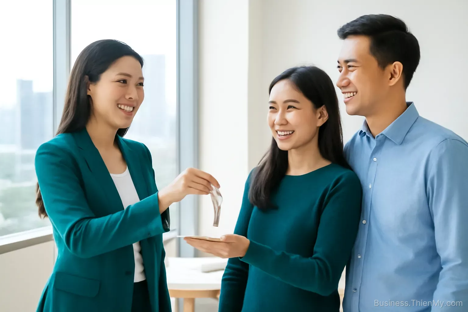 Môi giới bất động sản vừa bị buộc phải trở thành một nghề