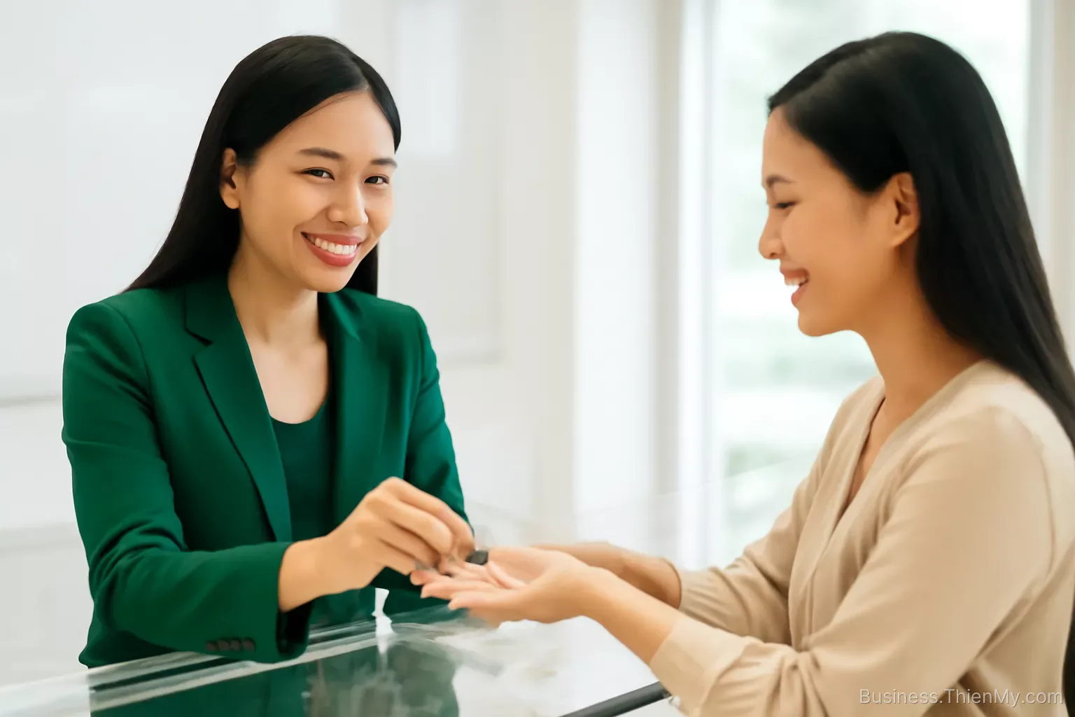 Vàng: món hàng giống hệt nhau ở mọi tiệm, nên toàn bộ giá trị nằm ở người bán